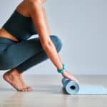 Yoga suave en casa para desbloquear las articulaciones